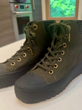 Michael Kors High Top sneakers/hikers
